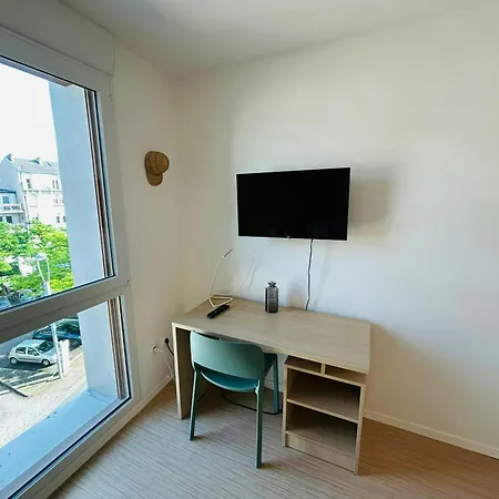 We Live In R - 402 Apartment *