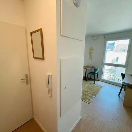We Live In R - 402 Apartment *